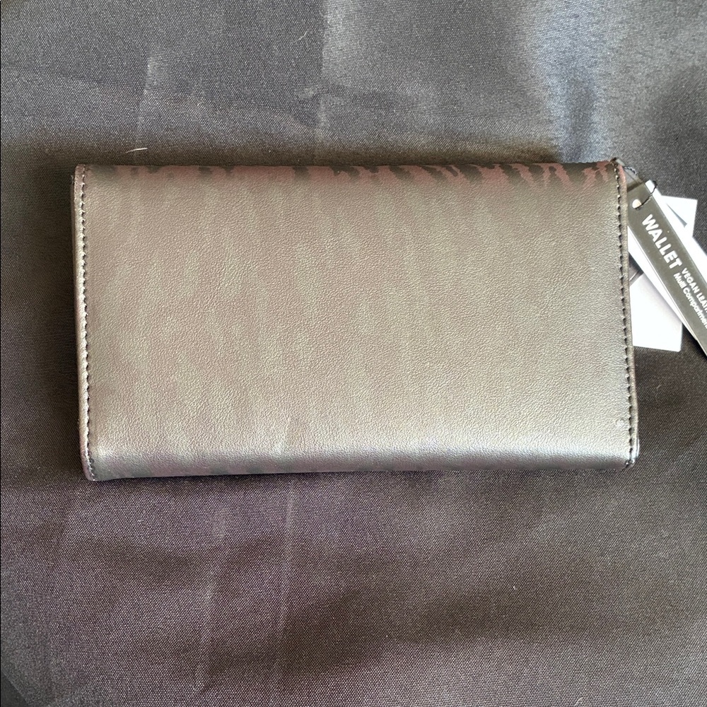 Ed Hardy Pink Zebra Rose & Flaming Heart Continental Wallet - Picture 2 of 4